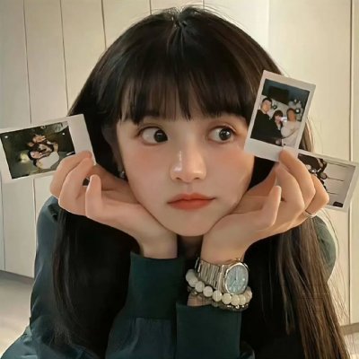 她的微笑像颗糖